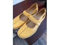 hotter yellow shoes